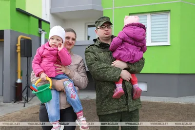 Президент НОК Беларуси Виктор Лукашенко и участники двух белорусских  мотоклубов посетили Понемуньский детский дом в Гродно с благотворительной  акцией