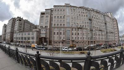 Дом на Набережной — знаменитый жилой комплекс по улице Серафимовича, 2