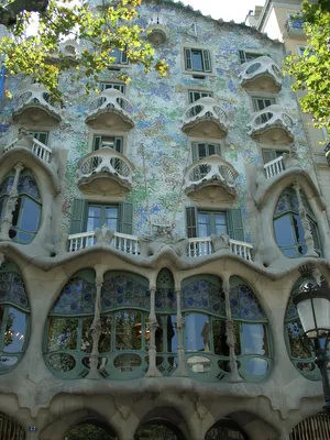 Дома гауди в Барселоне фото фотографии