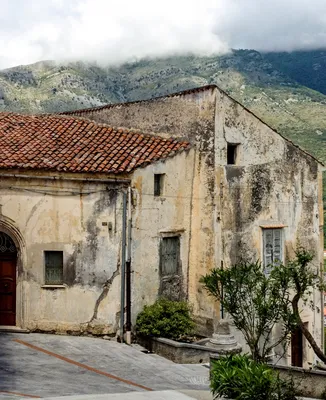 Распродажа домов за один евро еще в одной деревне в Италии
