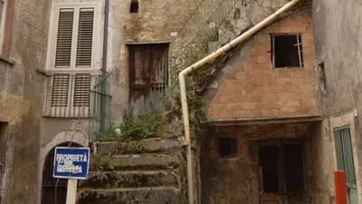 Дом в Италии за 1 евро в 2023: на каких условиях можно купить и какие  требования к покупателю