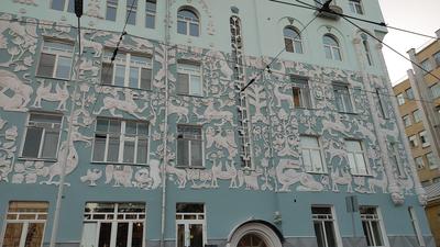 Фасад дома под ангелами в центре Москвы отремонтируют