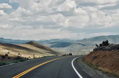 Бесконечные дороги в пустыне Аризоны, США Стоковое Изображение -  изображение насчитывающей рисуночно, насладитесь: 56227825