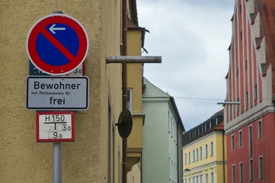 Различные немецкие дорожные знаки Иллюстрация штока - иллюстрации  насчитывающей знаки, движение: 138899678