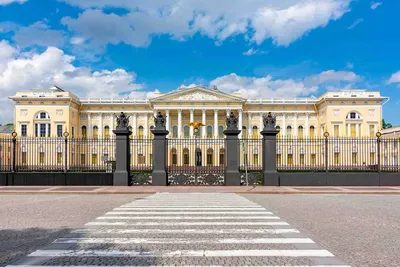 Три столицы: Москва, Санкт-Петербург и Казань