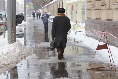 Сильный снегопад в Москве привел к коллапсу на дорогах - Российская газета