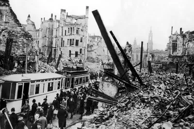 Фотоархив: как отстраивали Дрезден после Второй мировой – bit.ua Медіа про  життя і технології в ньому