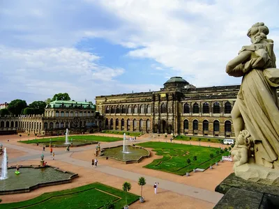 ДРЕЗДЕН, ГЕРМАНИЯ: Панорама центра городка Дрездена старого Редакционное  Изображение - изображение насчитывающей фасад, средневеково: 80376320