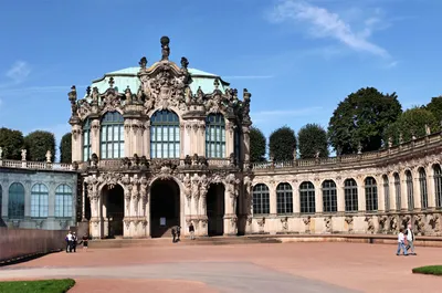 Дрезден - Музей Цвингер И Красивый Парк, Германия Фотография, картинки,  изображения и сток-фотография без роялти. Image 64722915