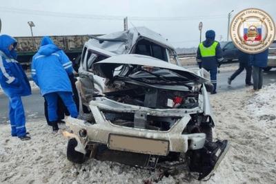 В ДТП на трассе Пермь — Екатеринбург погиб таксист. Еще два человека  получили травмы — Городские вести