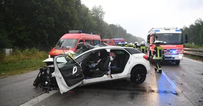 Масштабная авария в Германии. На мокрой трассе смяло 10 автомобилей, 4  человека погибли — Мир