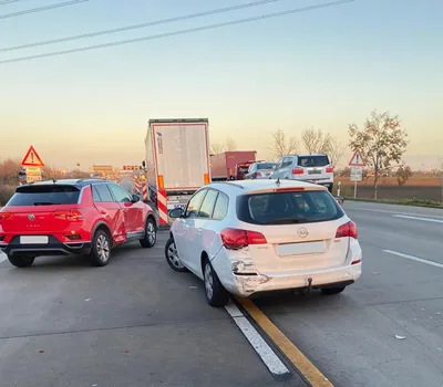 Протаранил более 30 автомобилей: в Германии пьяный водитель устроил  масштабное ДТП - 24 Канал