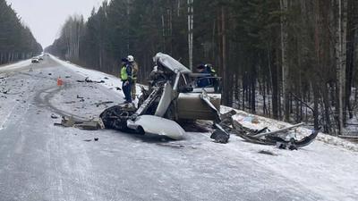 Под Красноярском в ДТП с грузовиком погибли три человека - РИА Новости,  11.11.2022