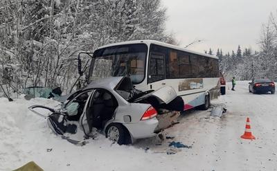 Четыре человека погибли в ДТП с автобусом в Красноярском крае — РБК