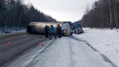 В Красноярском крае перевернулся автомобиль с опасным грузом - РИА Новости,  06.12.2022