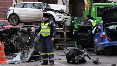 Два человека стали жертвами ДТП с самосвалом и такси на улице 1905 года в  Москве - KP.RU