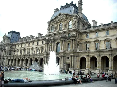 В Париже из-за коронавируса закрыты Лувр, Эйфелева башня и Версальский  дворец - ZN.ua