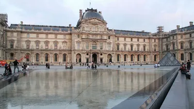 Лувр и Версальский дворец временно закрылись из-за сообщений об угрозе