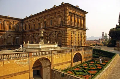 Флоренция италия 14 мая 2017 дворец питти палаццо питти во флоренции город  эпохи возрождения на реке арно италия | Премиум Фото