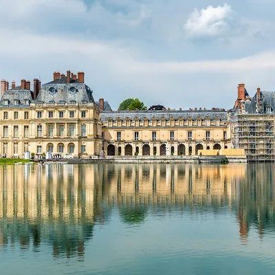 Замок De Фонтенбло дворца Фонтенбло около Парижа, Франции Редакционное Фото  - изображение насчитывающей культура, сад: 118899836