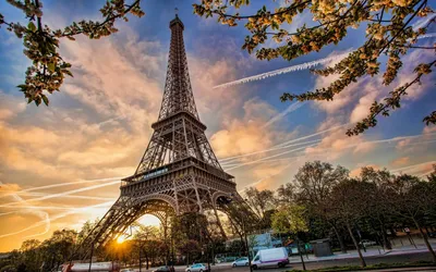 Эйфелева башня от Trocadero с много туристов на переднем плане Редакционное  Фото - изображение насчитывающей статуи, памятник: 119993956