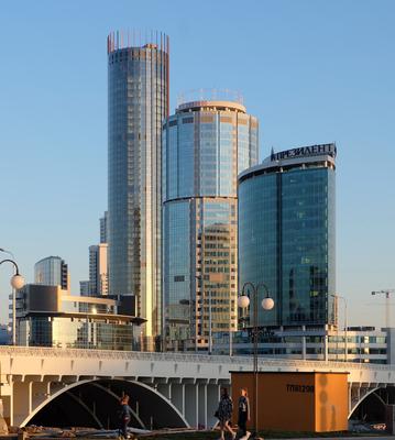 Iset Tower - Башня Исеть расположена в самом центре делового квартала « Екатеринбург-Сити» и без компромиссов может называться жильем будущего. Это  не только престижное расположение, инфраструктура high-класса и самые  «топовые» виды на всю