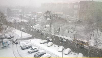 Обваловка в Екатеринбурге весной Стоковое Изображение - изображение  насчитывающей зодчества, строя: 109374971