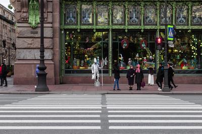 Закрылся гастроном \"Елисеевский\" - Московская перспектива