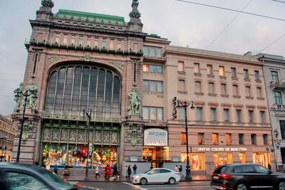 Елисеевский магазин в Петербурге
