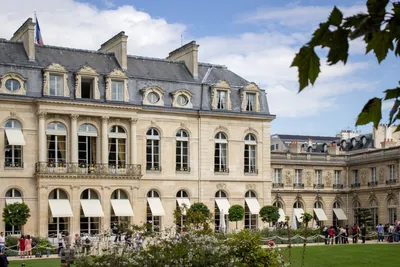 Елисейский дворец в городе Париж