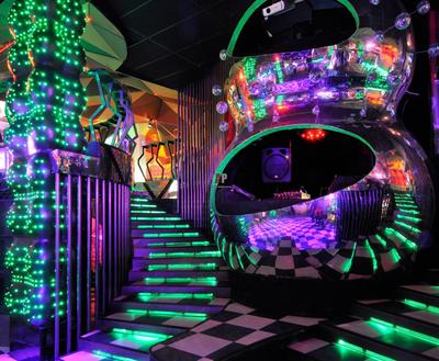 Топ 4 самых дорогих и пафосных ночных клубов Москвы | by Aleana Lisse |  Medium