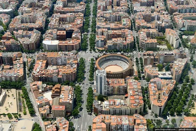 Вид с воздуха района Eixample Барселона Стоковое Фото - изображение  насчитывающей зодчества, заречье: 56275944