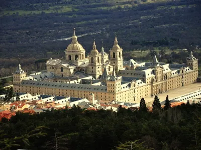 Эскориал - испанский королевский дворец, монастырь и усыпальница