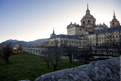 Королевский Монастырь В Сан-Лоренцо Эль Эскориал, Мадрид, Испания  Фотография, картинки, изображения и сток-фотография без роялти. Image  41172045