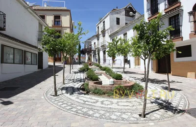 Прекрасный Эстепона, маленький и цветущий город в провинции Малага, Испания  Стоковое Изображение - изображение насчитывающей природа, соль: 161300941