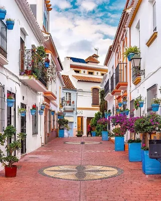 Европа в фото on Instagram: “🌇 📍 Estepona, Spain 🇪🇸 📍 Эстепона, Испания  🇪🇸 📷: @swedishnomad ⠀ Follow 👉… | Spain travel guide, Estepona,  Beautiful locations