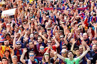 Болельщики ФК Барселона – Стоковое редакционное фото © natursports #63912841