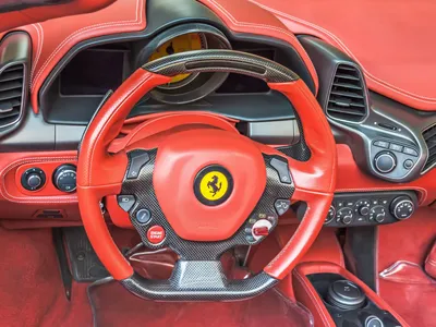Итальянский супергибрид Ferrari LaFerrari остался без крыши