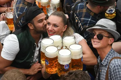 Крупнейший в мире пивной фестиваль Октоберфест стартовал в Германии »  ЯУстал - Источник Хорошего Настроения
