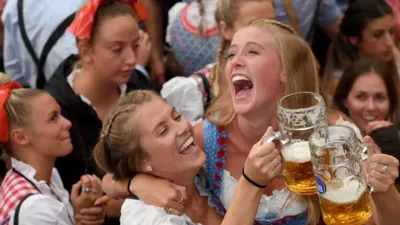 Море пива. В Германии стартовал традиционный \"Октоберфест\" — Мир