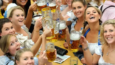 В Мюнхене открылся самый большой фестиваль пива Октоберфест - РИА Новости,  21.09.2019