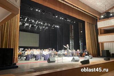 В Новосибирске потребовали отменить антикультурный концерт в местной  филармонии