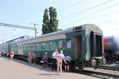 Чмэ3 3133 подаёт под посадку фирменный поезд 37 Нижний Новгород-Имеретинский  курорт - YouTube