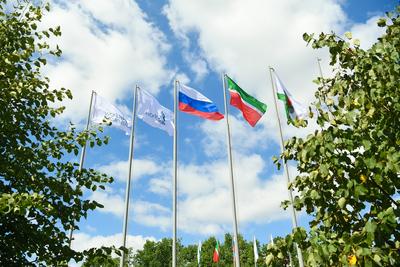 В Казани развернули самый большой в ПФО флаг России — НТР 24