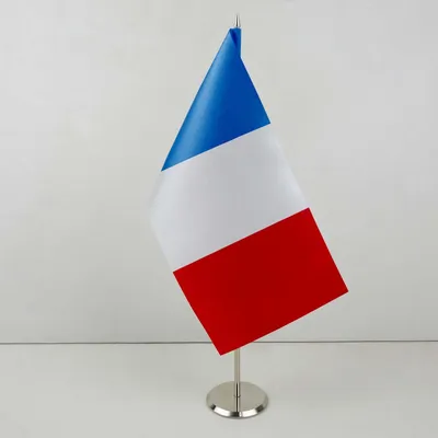 Макрон изменил оттенок синего на флаге Франции - Российская газета