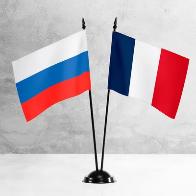 Миниатюрный Флаг России И Франции — стоковые фотографии и другие картинки  Без людей - Без людей, Белый, Белый фон - iStock