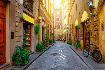 Улицы Флоренции редакционное стоковое фото. изображение насчитывающей место  - 179332823