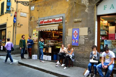 Флоренция ввела для туристов штрафы за еду на улице до €500 | Горящие туры,  путевки: купить тур в Москве - Турагентство Юг Тревел