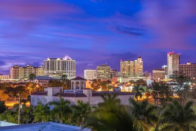 Пляж Голливуд и город, Штат флорида, США Стоковое Изображение - изображение  насчитывающей света, изображение: 166459007