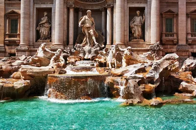 Фонтан де Треви - символ Рима и место поломничества туристов
